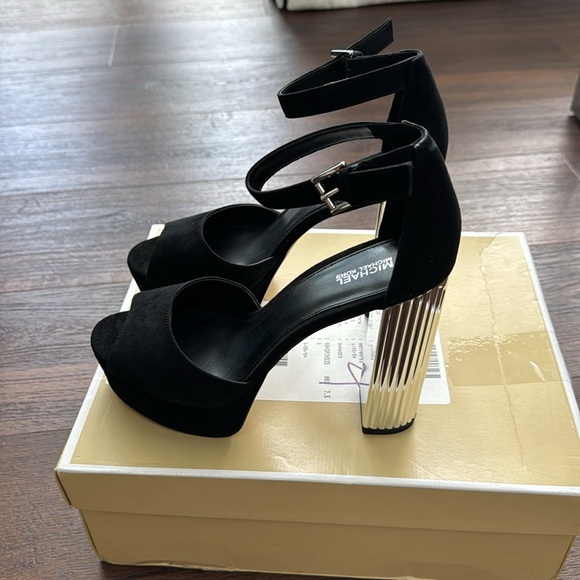 MICHAEL Michael Kors Porter NWT Ankle Strap Suede Platform Block Heel Sandals. - Picture 2 of 11